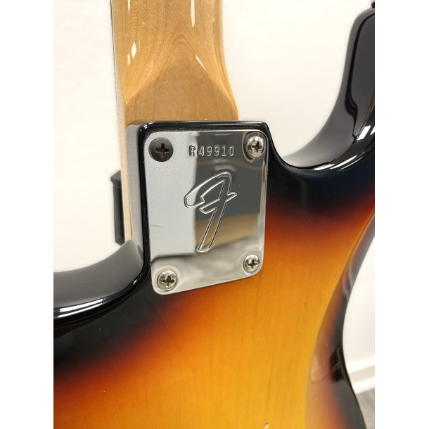 (BRUGT) Fender Custom Shop Custom Deluxe Strat NOS 3-Tone Sunburst
